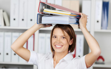 Boekhouding: zelf doen of toch uitbesteden? boekhouding zelf doen of uitbesteden